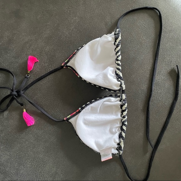 Used excellent condition-Billabong bikini top size large - Picture 4 of 10